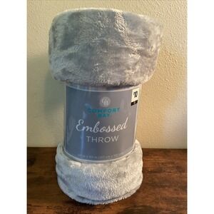 New Comfort Bay Embossed Throw 50"x 60" Design Gray
